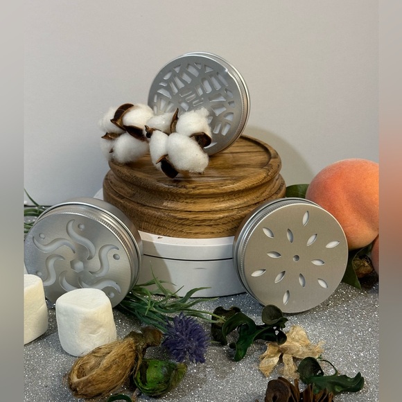 LAVENDER SERIES, SCENT UNLEASHED LLC, LUXURY HAND POURED SCENTED CANDLES - Picture 1 of 7